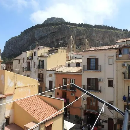 La Piazzetta * Cefalù